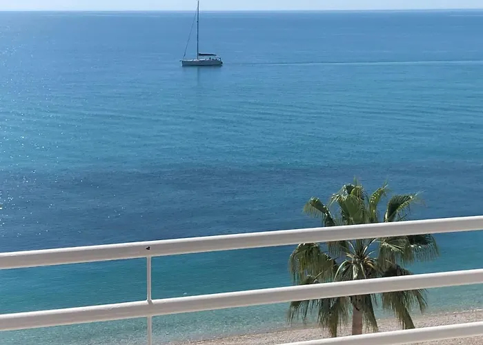 Lovely Beachfront Apartment With Panoramic Views