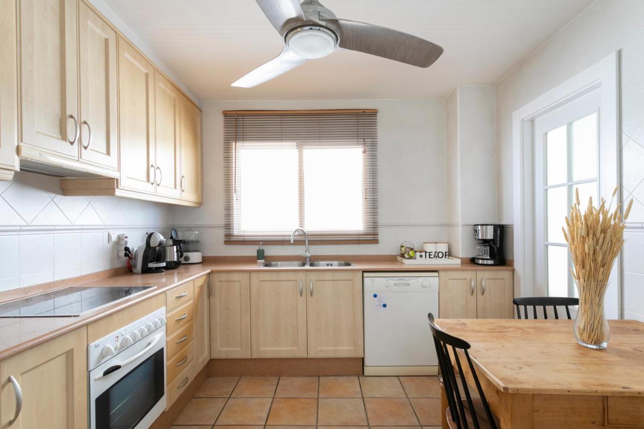 Lovely Beachfront With Panoramic Views Apartment